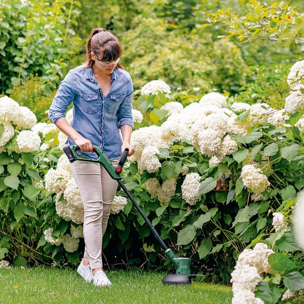 Bosch Easy GrassCut 18V 230 Akku Grasschere Gartenmaschinen