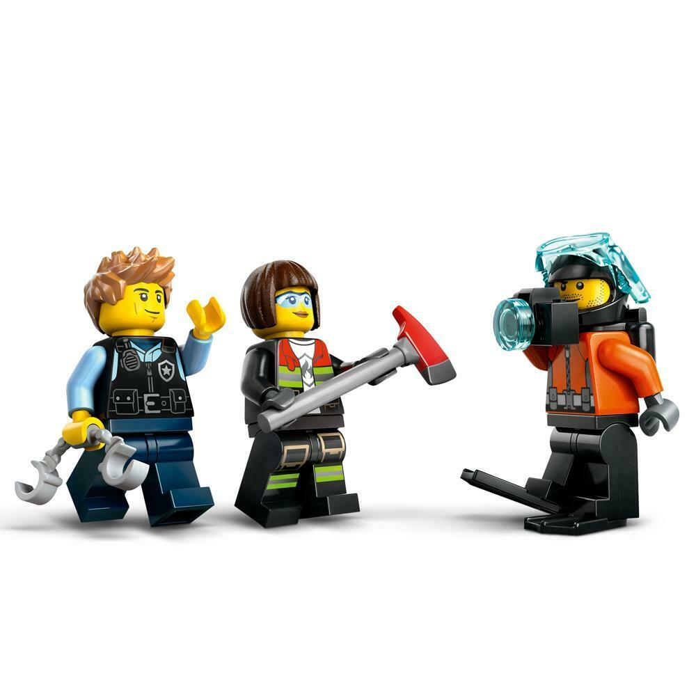 LEGO Bauspielzeug  Kombinationsset mit Hubschrauber  Loeschauto und U Boot City Wohnaccessoires