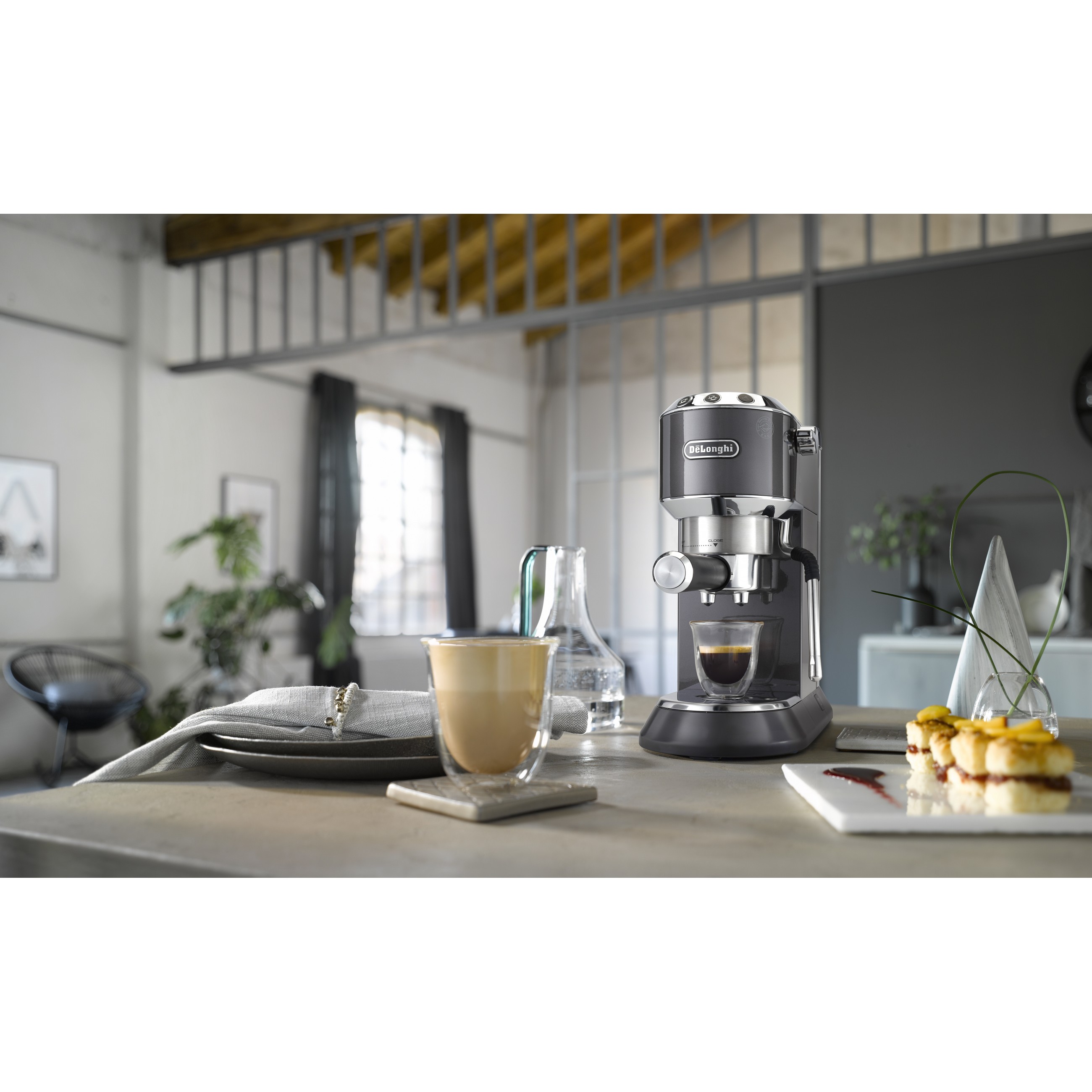 De Longhi EC 885GY Dedica Arte grau Siebtraegermaschinen Kaffeemaschinen