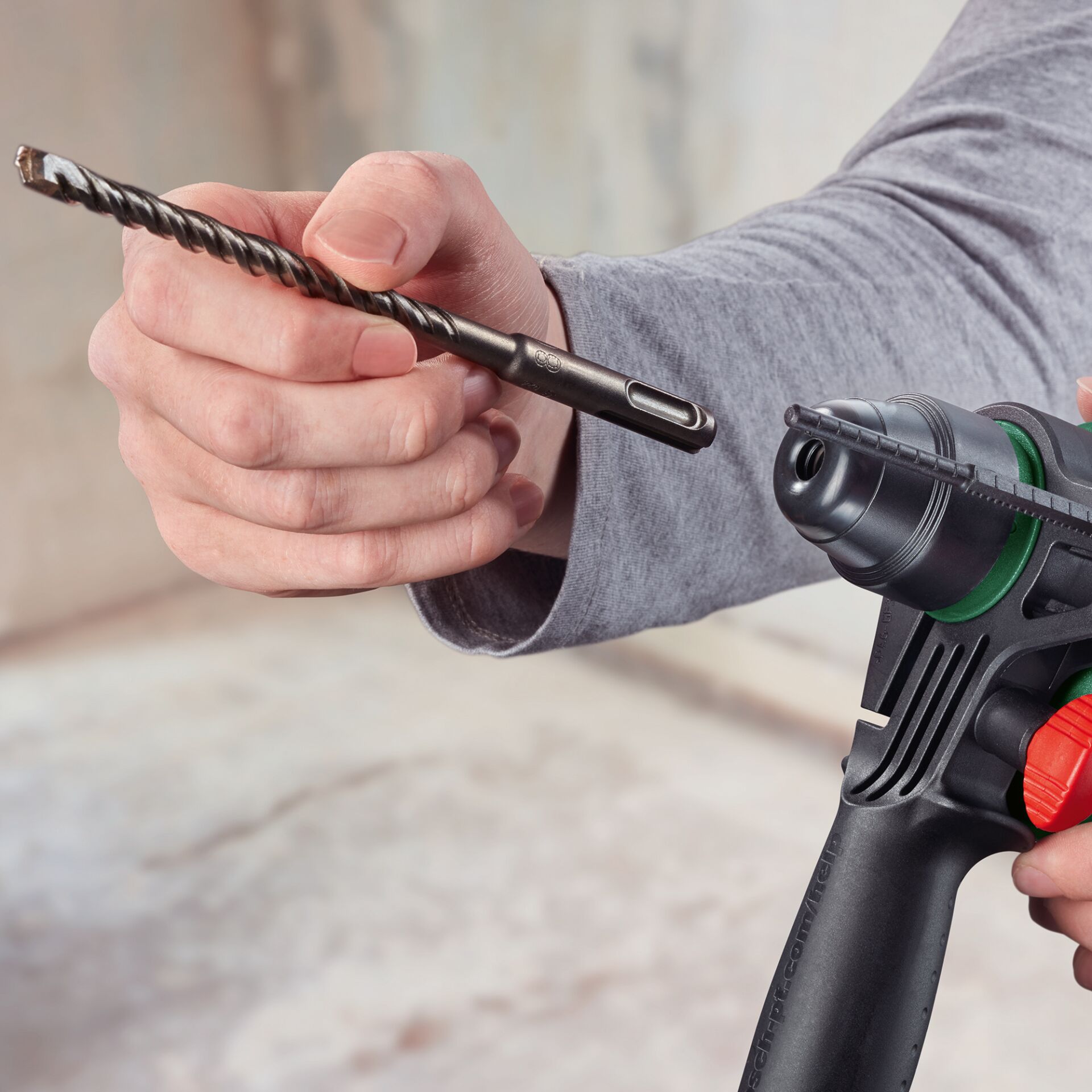 Bosch UniversalHammer 18V 1x4Ah Bohrer & Schrauber