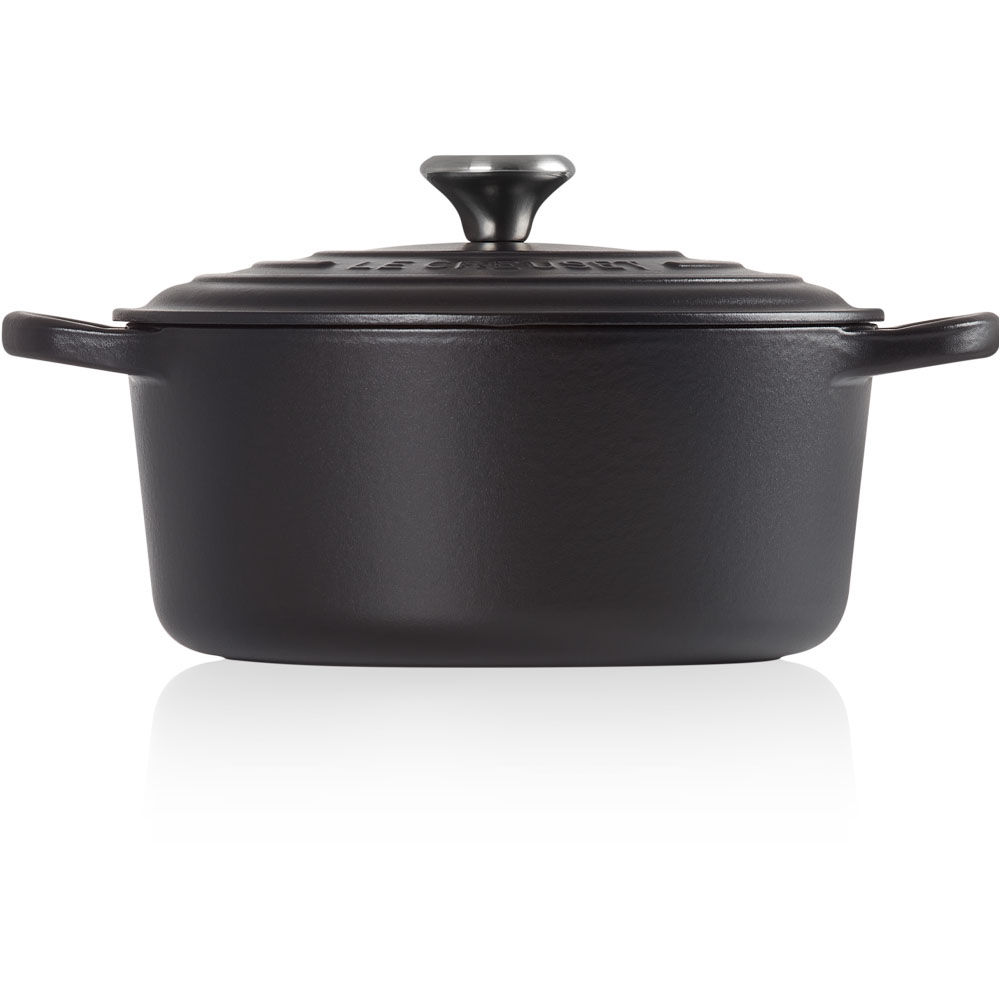Le Creuset Signature Braeter rund 22 cm schwarz Kuechenkleingeraete