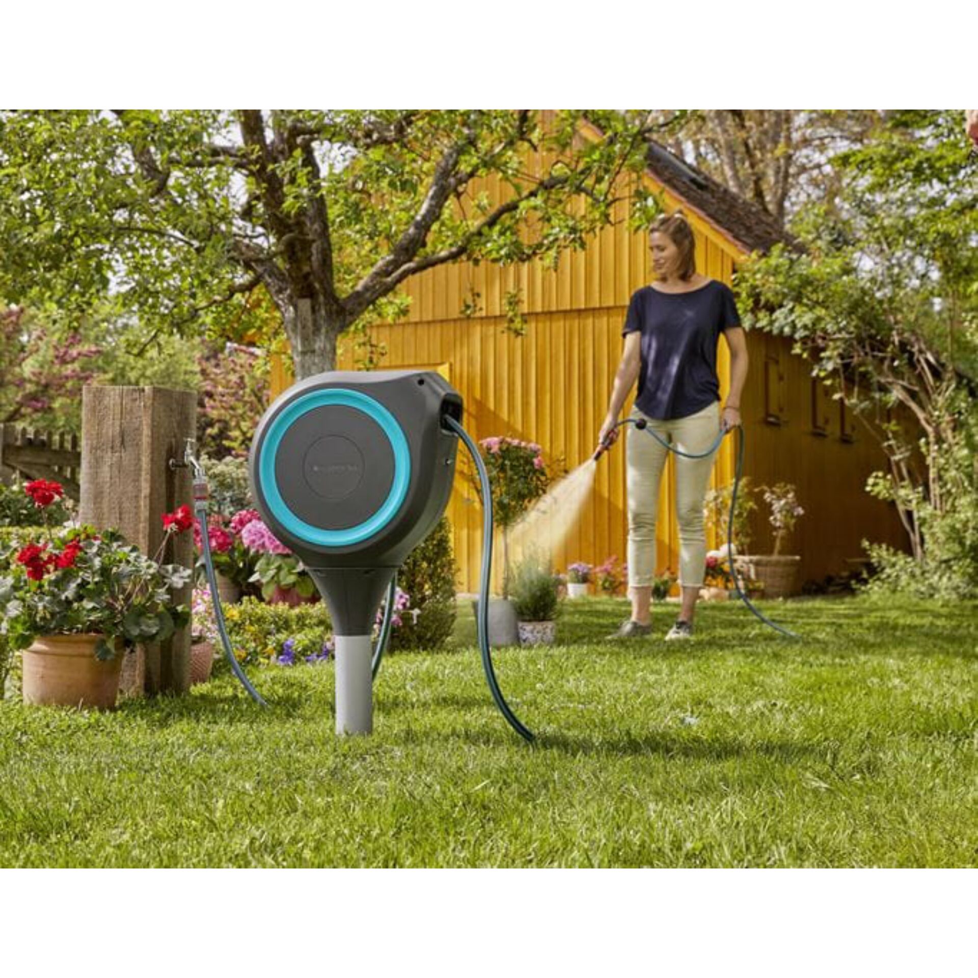 GARDENA Garten Schlauchbox RollUp S  tuerkis  15 m Gartenbewaesserung