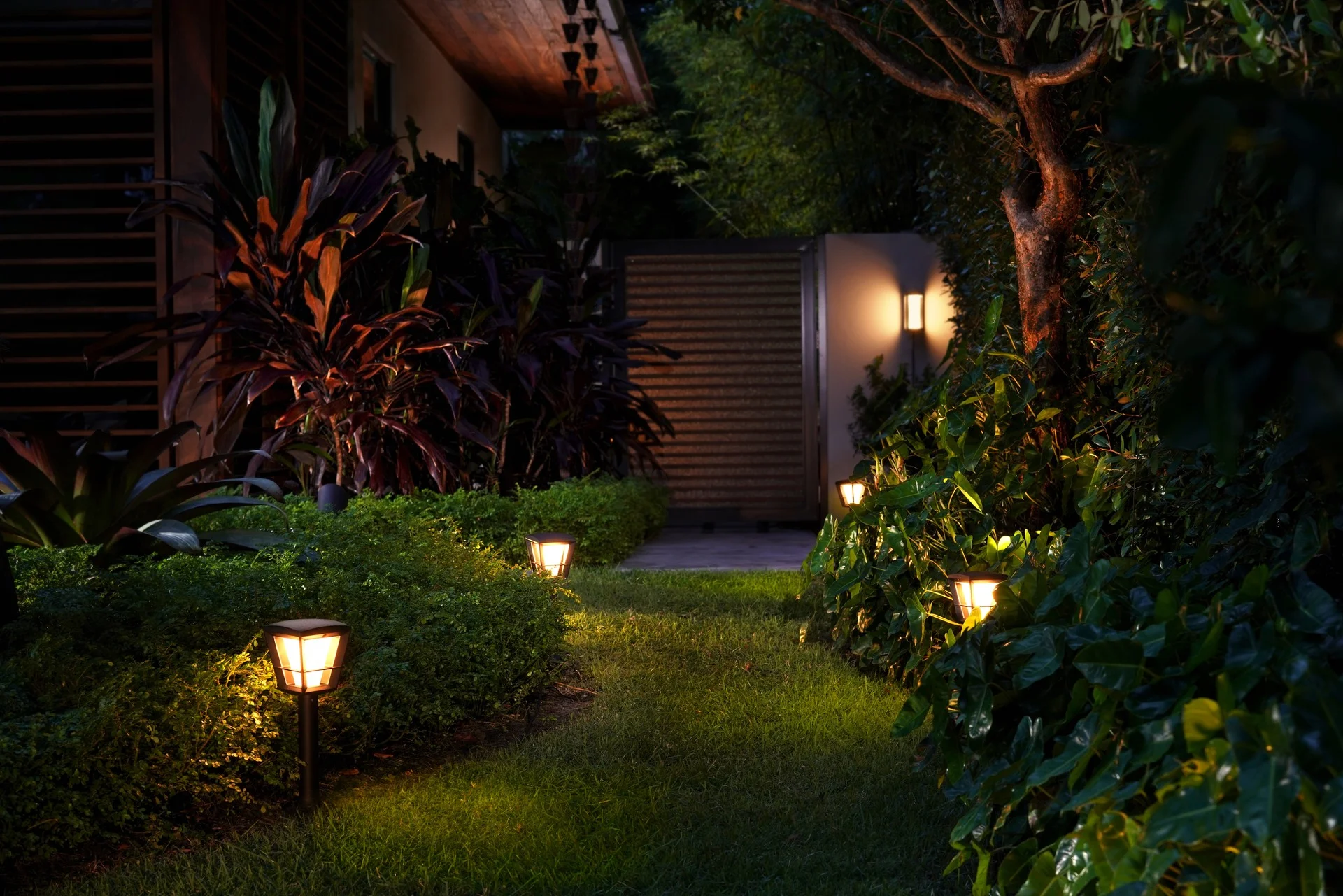 Philips Hue White   Color Ambiance Impress Wandleuchte schmal Schwarz Deckenleuchten Dekoleuchten