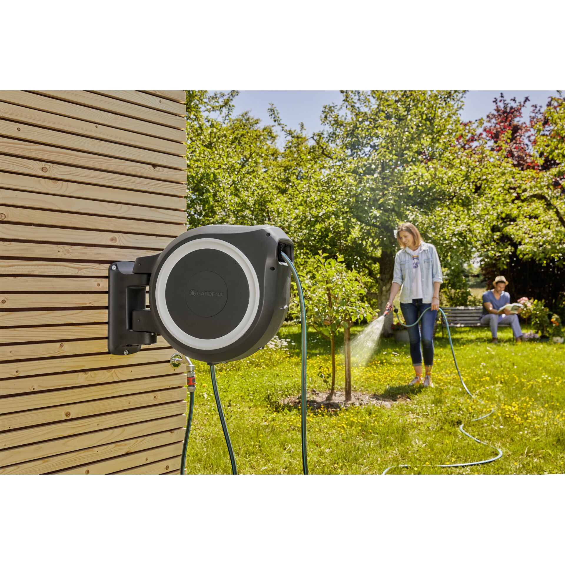 GARDENA wand schlauchbox rollup l  30 m  weiss Gartenbewaesserung