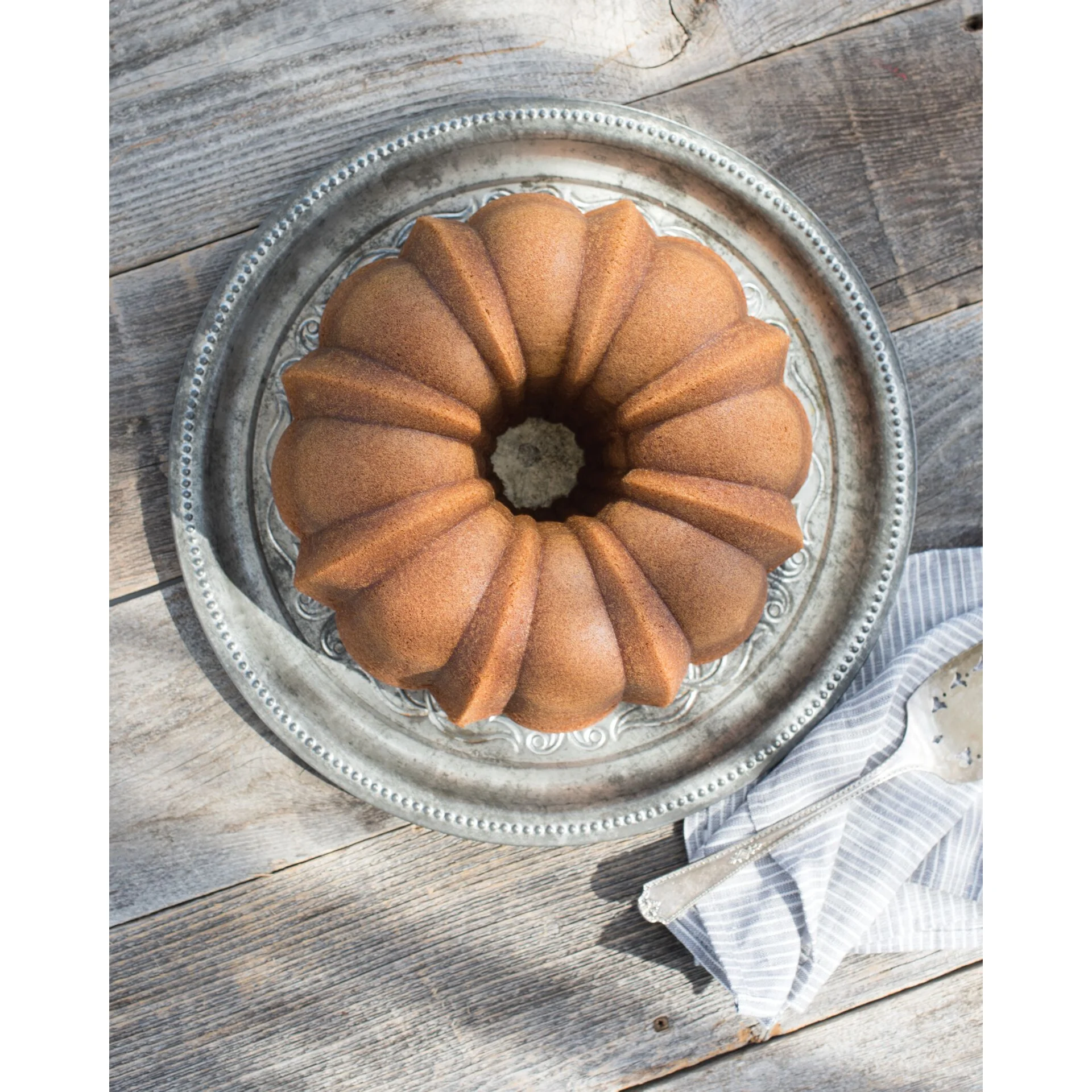 Nordic Ware  Anniversary Bundt Pan 12 Cup Speisenzubereitung