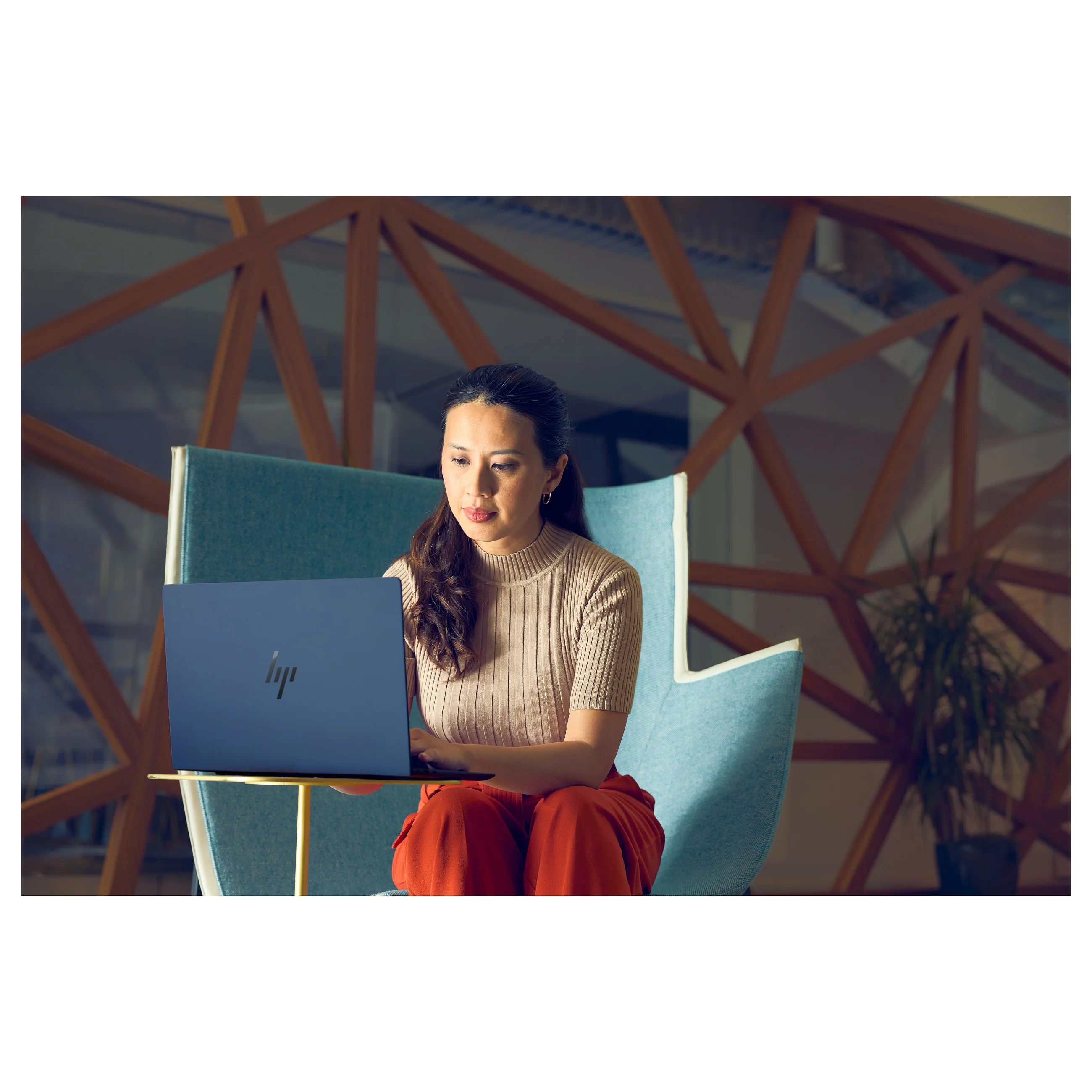 HP EliteBook Ultra G1i Next Gen AI PC Wolf Pro Security Edition Copilot  PC Intel Core Ultra 5 228V Laptop 35 6 cm  14   Touchscreen 2 8K 32 GB LPDDR5x SDRAM 512 GB SSD Wi Fi 7  802 11be  Windows 11 Pro Blau Notebooks & E-Book Reader