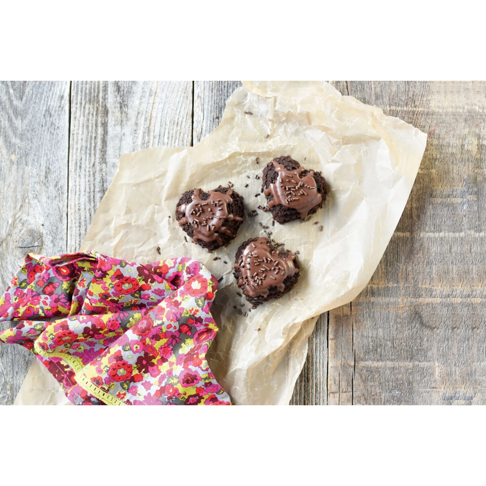 Nordic Ware  Tiered Heart Cakelet Pan Speisenzubereitung