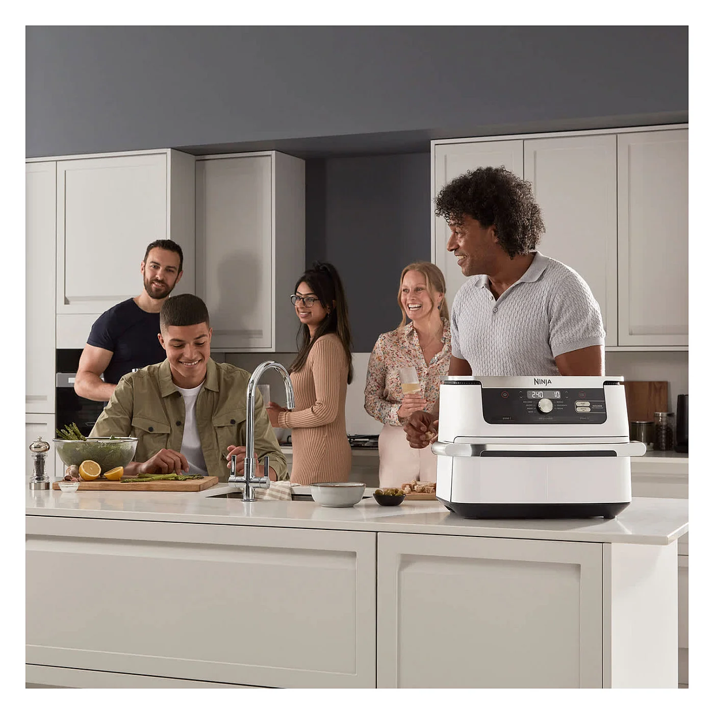 Ninja Dual Zone 7  in 1 Heiluftfritteuse  wei  AF500EUWH Kuechenkleingeraete