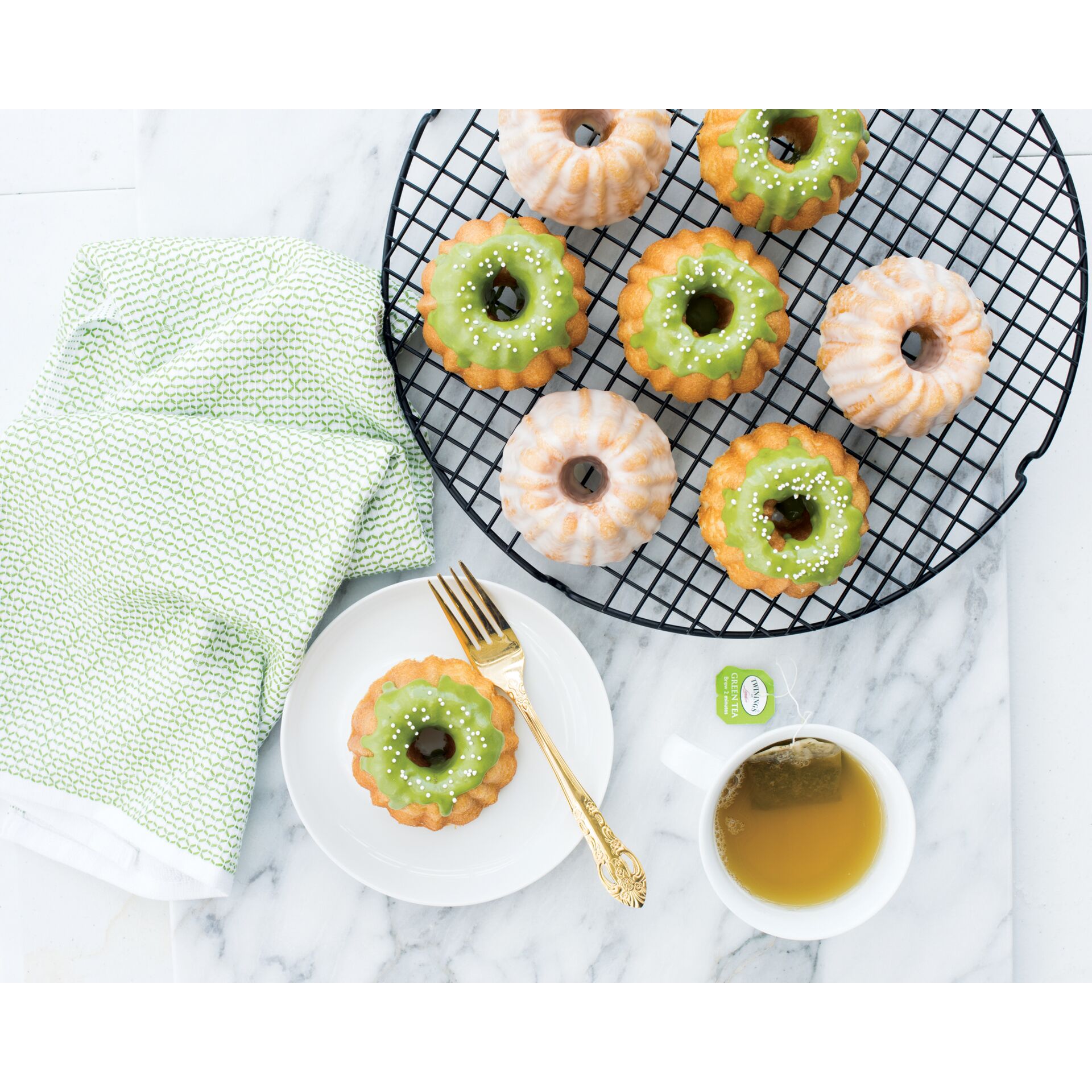 Nordic Ware  Anniversary Bundtlette Speisenzubereitung