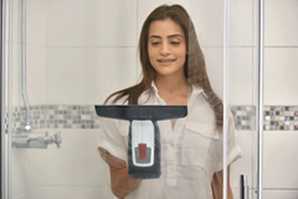 Bosch GlassVAC Elektrischer Fensterreiniger 0 1 l Schwarz  Rot  Silber Staubsauger & Reiniger