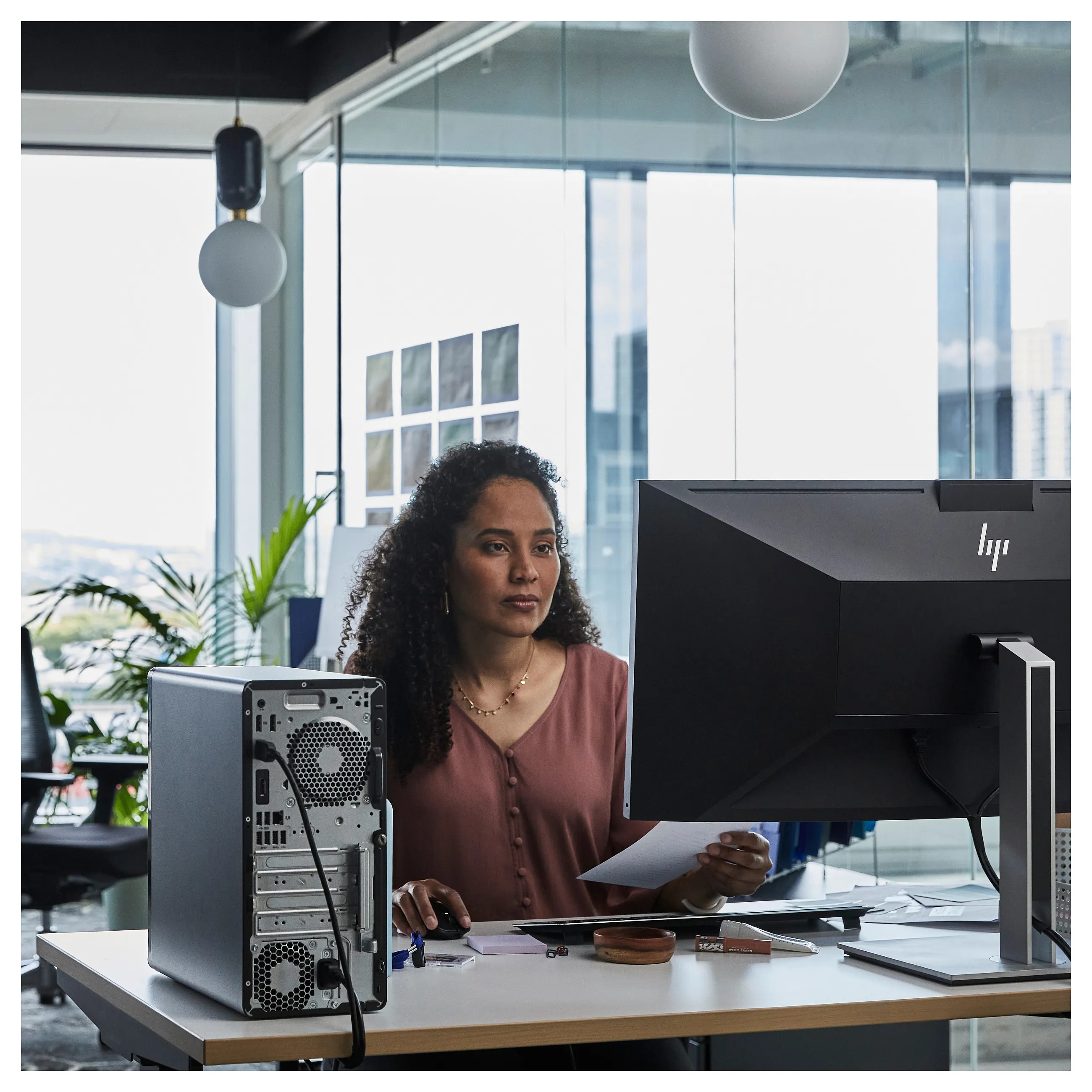 HP Elite Tower 800 G9 Intel  Core  i7 i7 14700 16 GB DDR5 SDRAM 512 GB SSD Windows 11 Pro PC Schwarz PC-Zubehoer