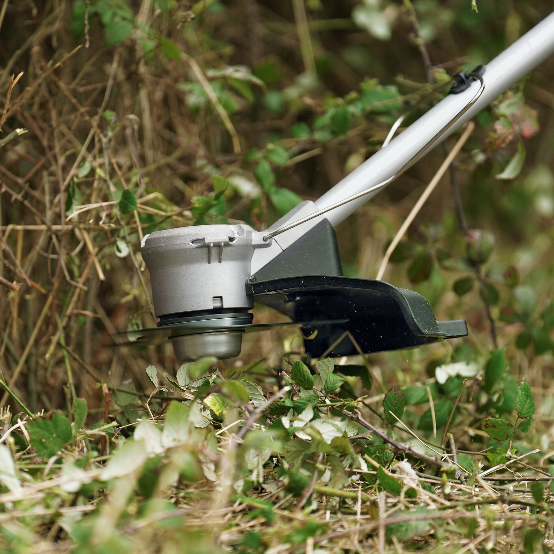 Bosch ADVANCEDBRUSHCUT 36V 23  750 Akku Rasentrimmer Gartenmaschinen