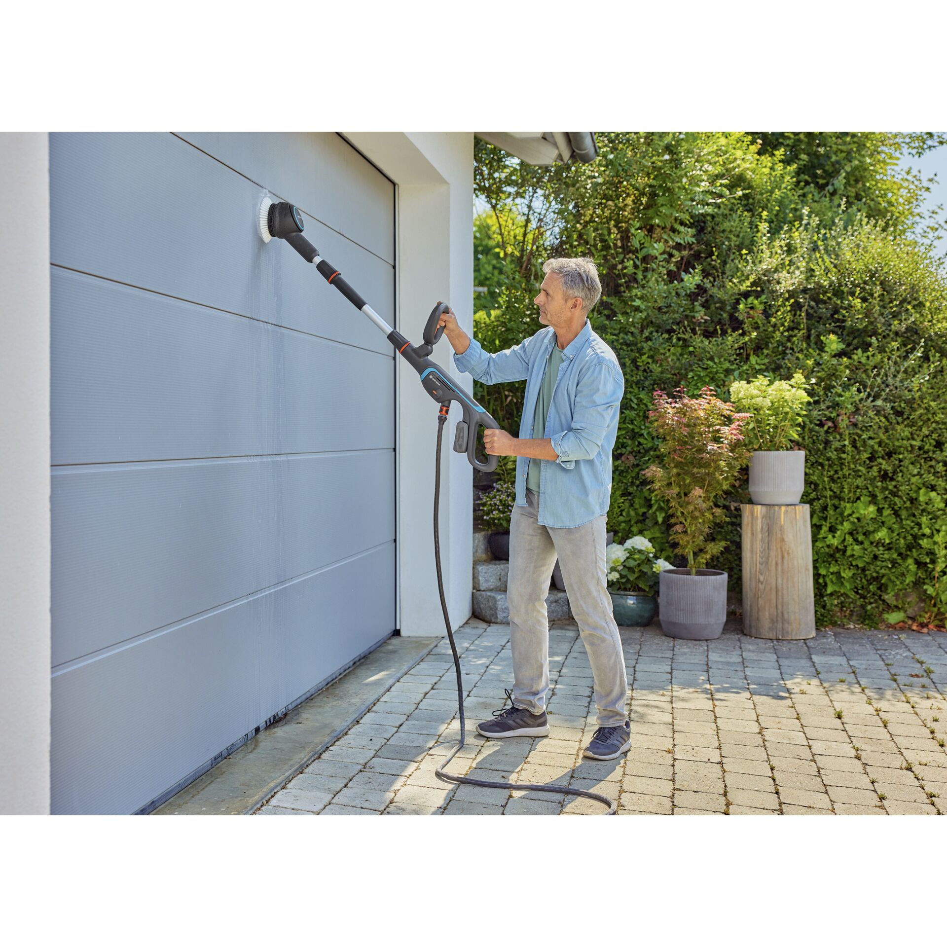 GARDENA Akku Multi Reiniger AquaBrush Universal 04 18V P4A Ready To Use Set Maschinen & Werkzeuge