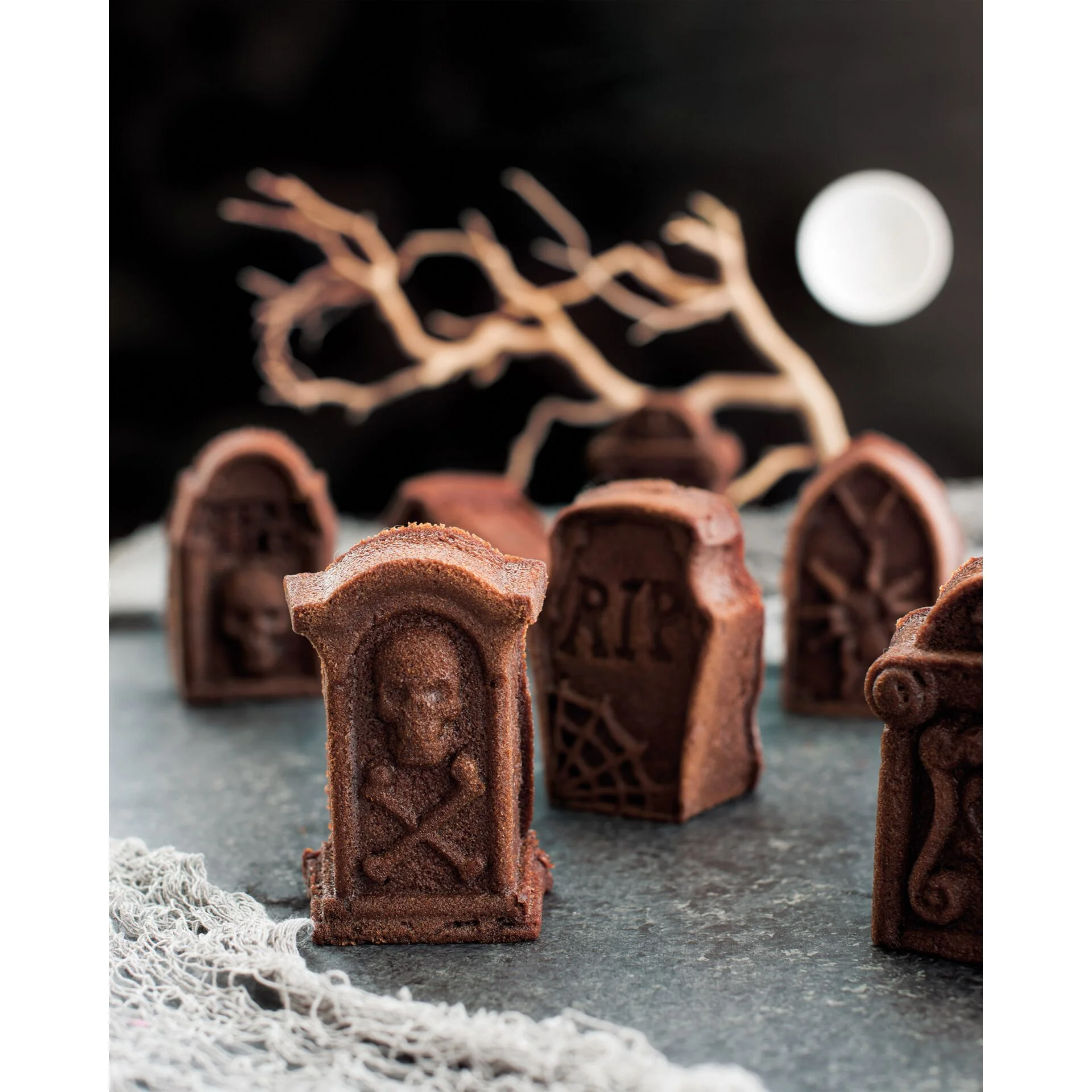 Nordic Ware  Tombstone Cakelet Pan Speisenzubereitung