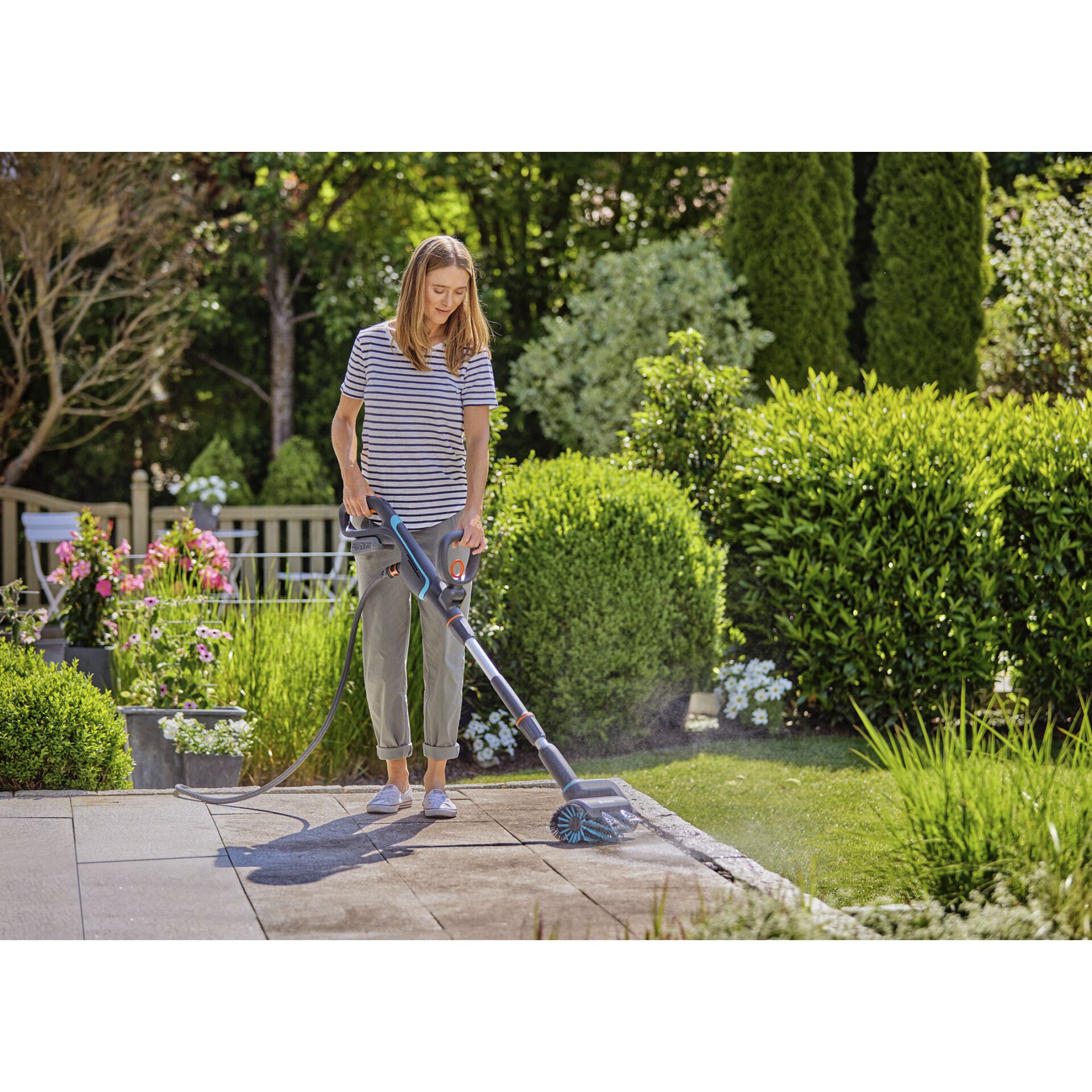 GARDENA Akku Multi Reiniger AquaBrush Universal 04 18V P4A Ready To Use Set Maschinen & Werkzeuge