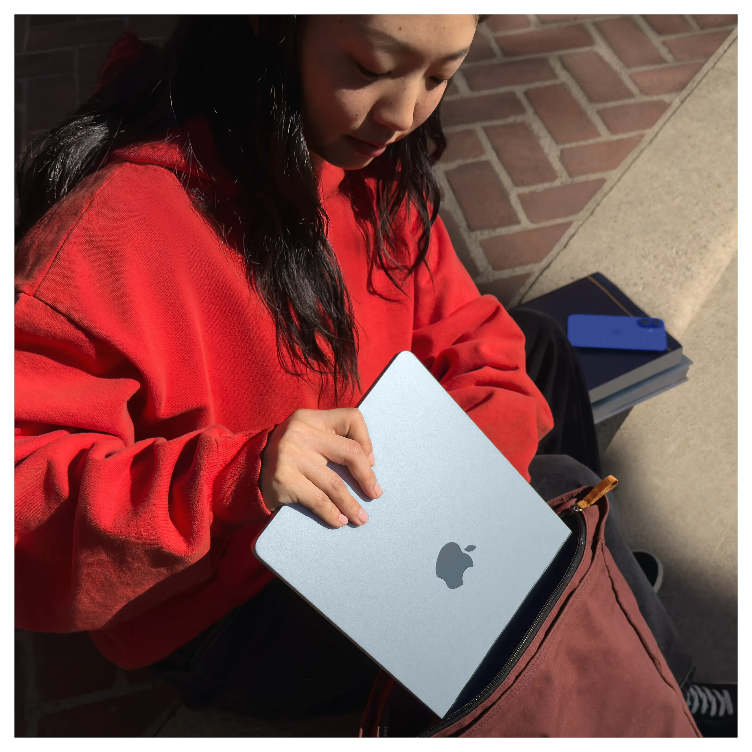 Apple MacBook Air  M4 chip with 10 core CPU and 10 core GPU  24GB  512GB SSD   Sky Blue Notebooks & E-Book Reader