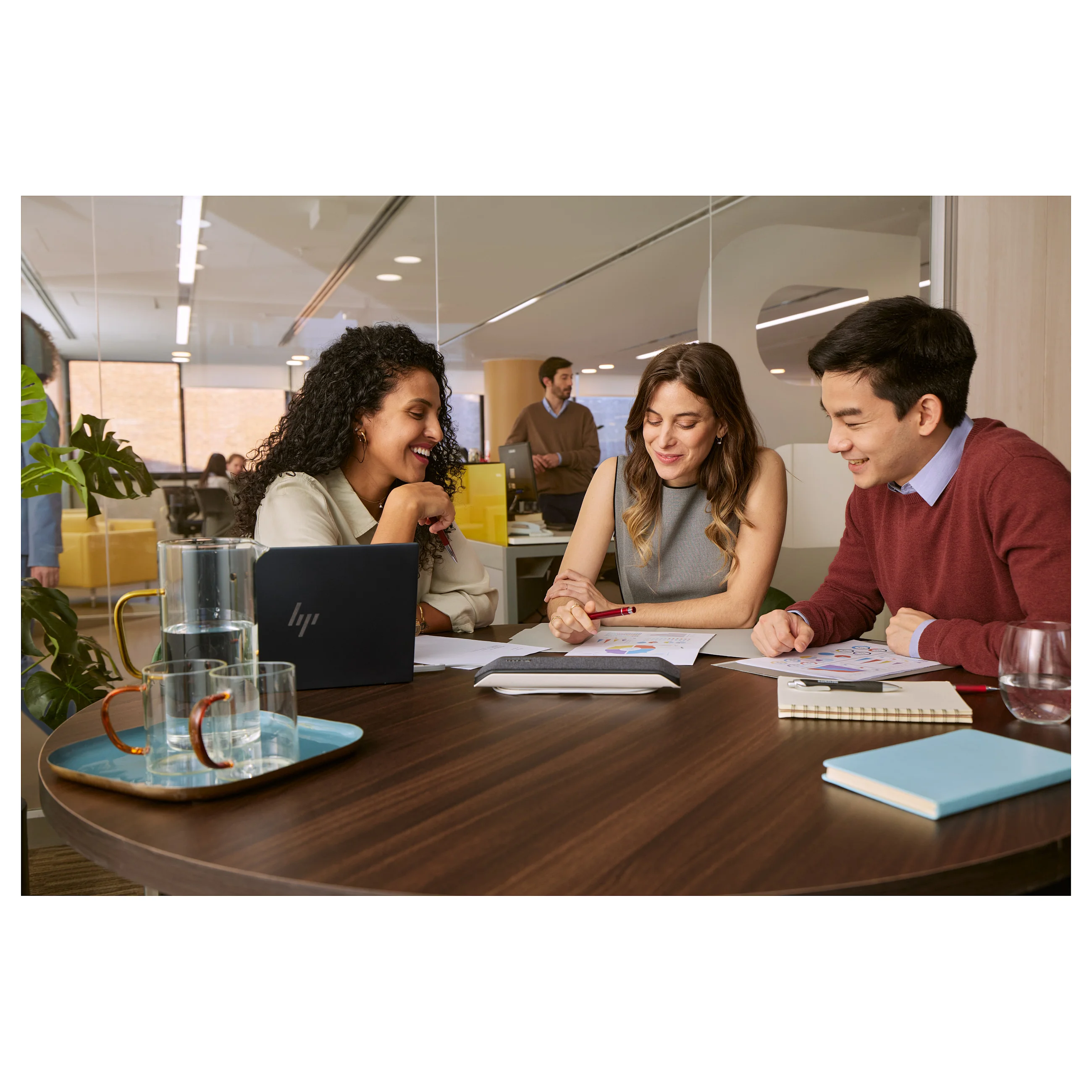 HP Poly Sync 40  fuer Microsoft Teams zertifiziertes USB A USB C Speakerphone  BT700 USB A Adapter PC-Zubehoer