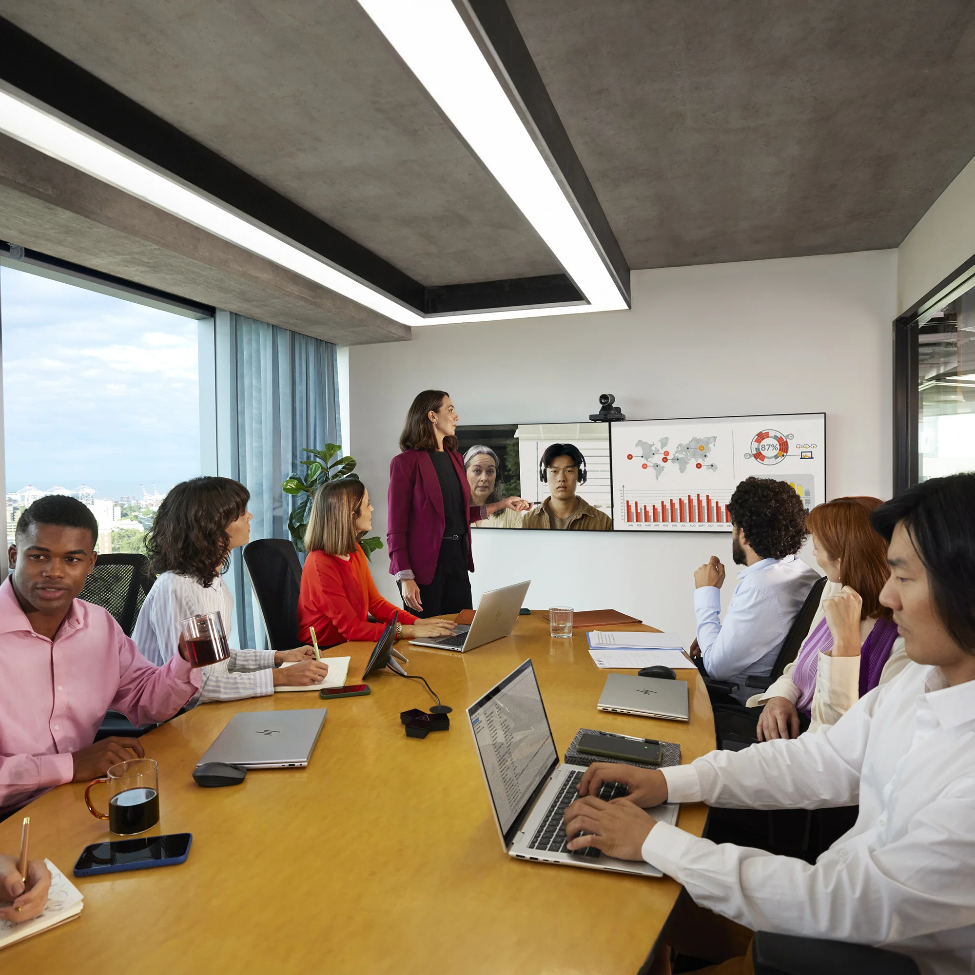 HP Poly Studio E60 Smart Kamera 4K MPTZ mit 12 fachem optischem Zoom PC-Zubehoer