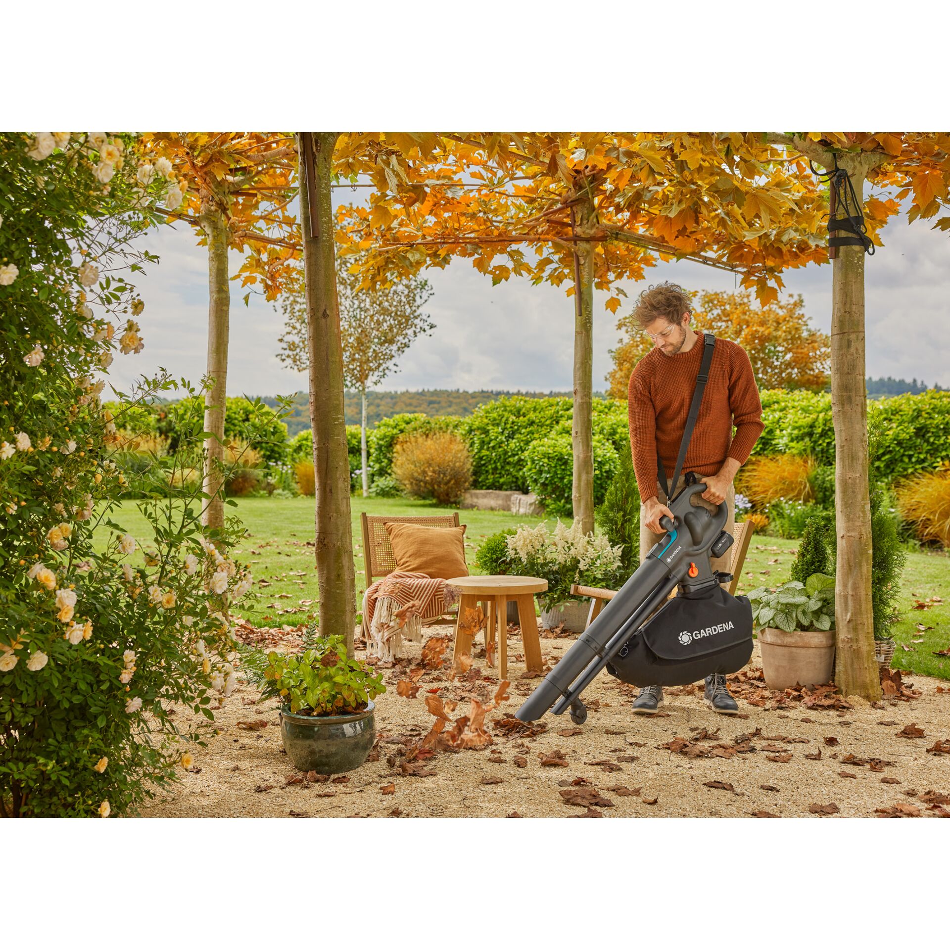 GARDENA Akku Laubsauger  Blaeser PowerJetCollect 18V P4A Ready To Use Set 14895 20 Saegen