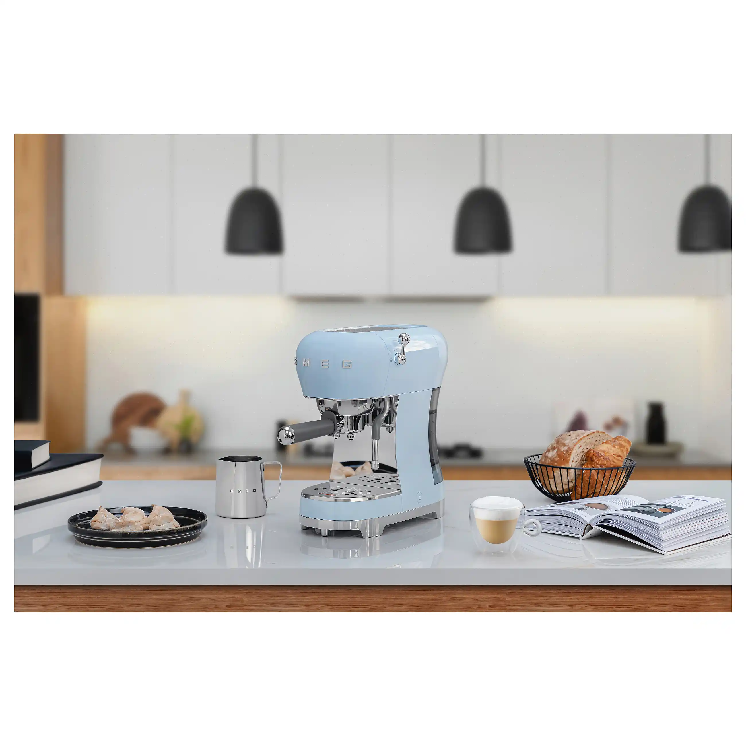 SMEG ecf02pbeu siebtraeger espresso  kaffemaschine pastellblau Kuechenkleingeraete