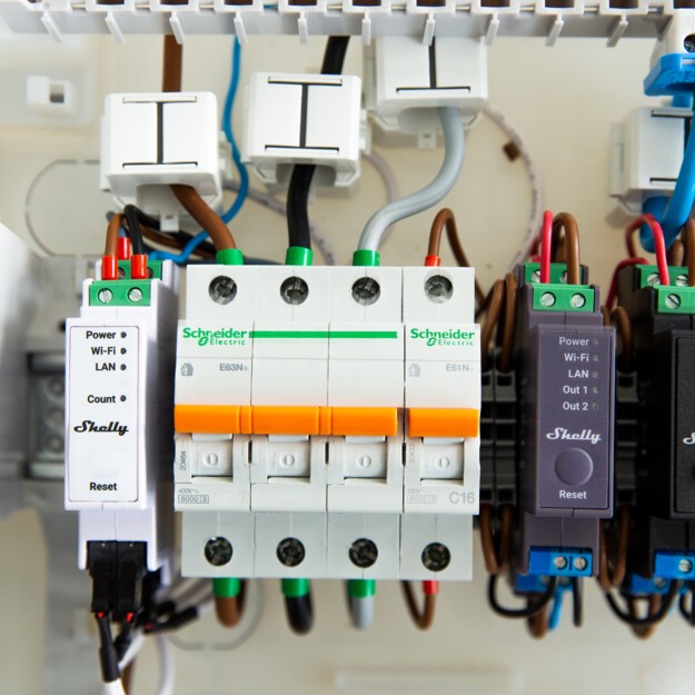 Shelly Relais Pro 3EM Stromzaehler 120A WLAN LAN   3x 120A Klemmen   DIN Rail   Messfunktion   Bluetooth Smart Home Zubehoer