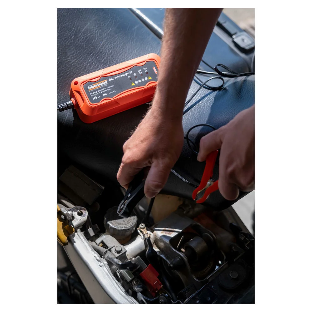 BRUeDER MANNESMANN Kfz Batterie Ladegeraet 6 12 V Wohnaccessoires