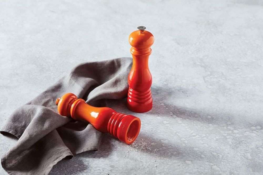 Le Creuset Pfeffermuehle  21 cm  ofenrot Kueche