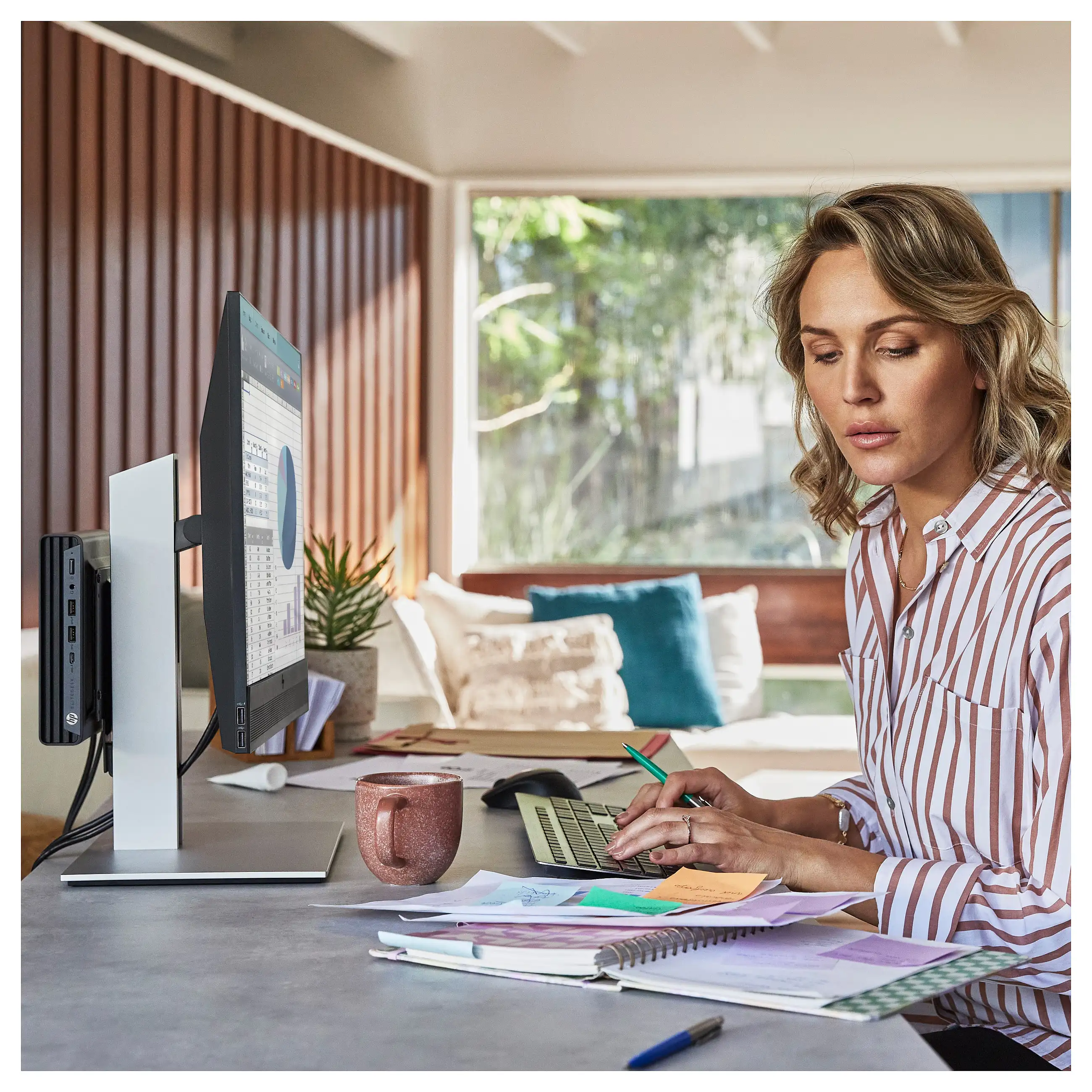 HP Elite Mini 800 G9 Intel  Core  i5 i5 14500 16 GB DDR5 SDRAM 256 GB SSD Windows 11 Pro Mini PC Mini PC Schwarz PC-Zubehoer