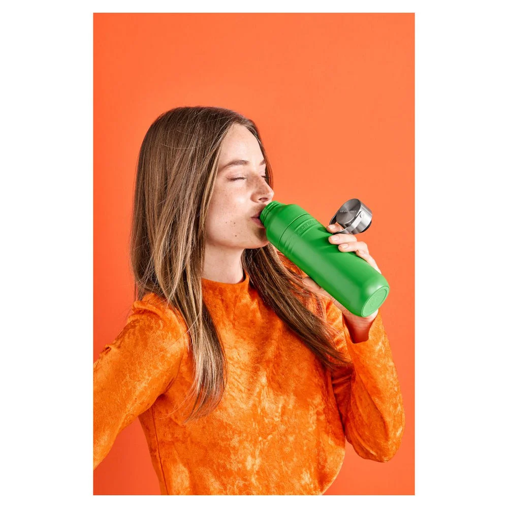 Le Creuset Trinkflasche On The Go 1000 ml  Bamboo Green Besteck & Aufbewahrung