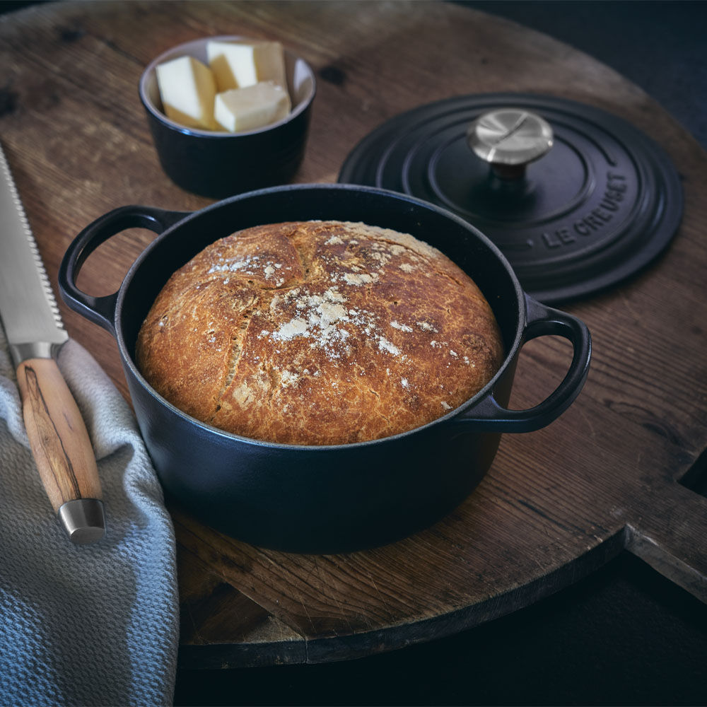 Le Creuset Signature Braeter rund 22 cm schwarz Kuechenkleingeraete