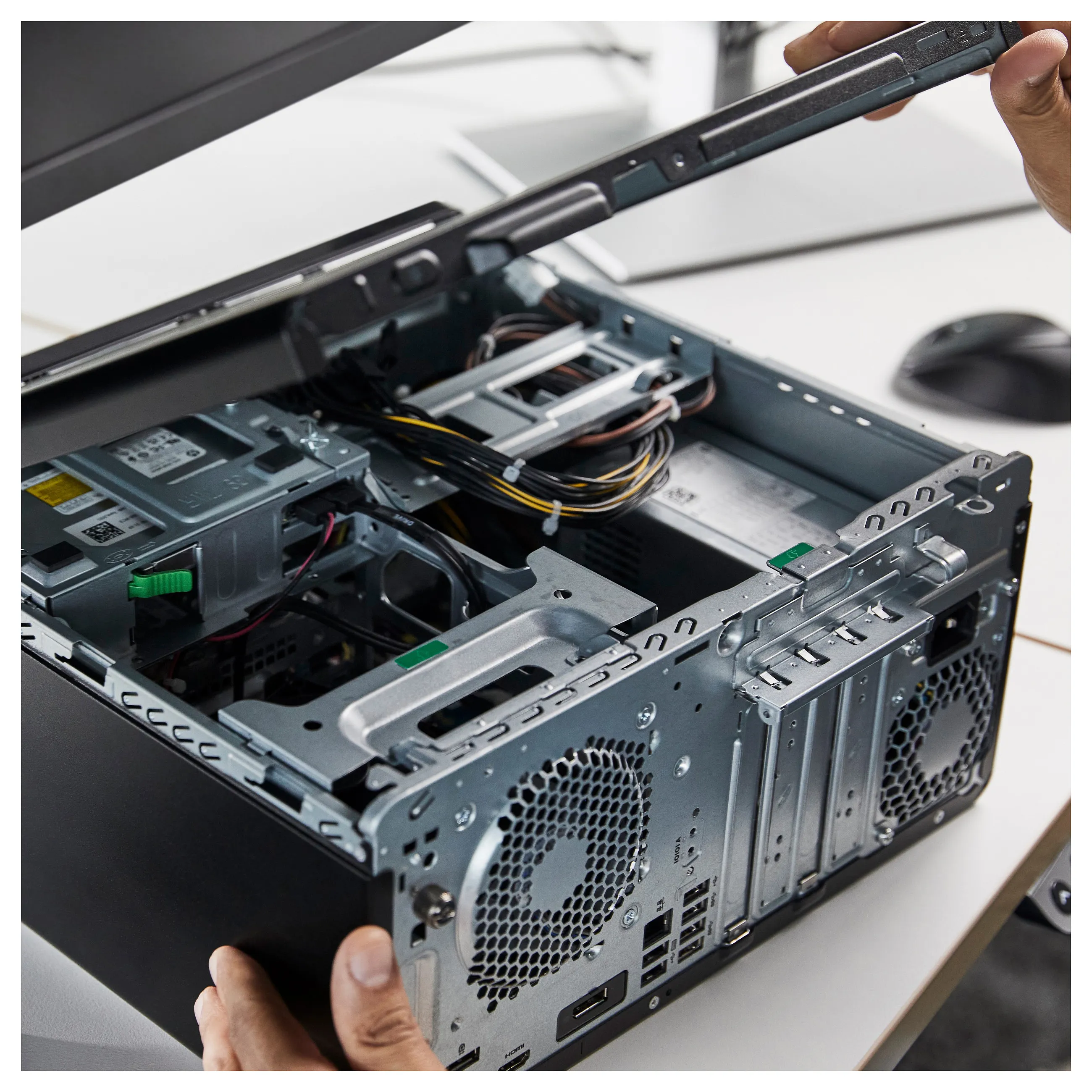 HP Elite Tower 800 G9 Intel  Core  i7 i7 14700 16 GB DDR5 SDRAM 512 GB SSD Windows 11 Pro PC Schwarz PC-Zubehoer