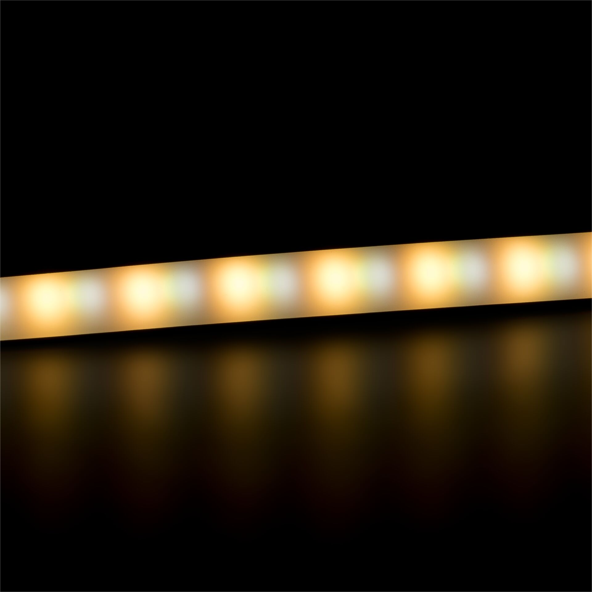 Philips Hue White and Color ambiance Hue Gradient Lightstrip Verlaengerung  1 Meter Beleuchtung
