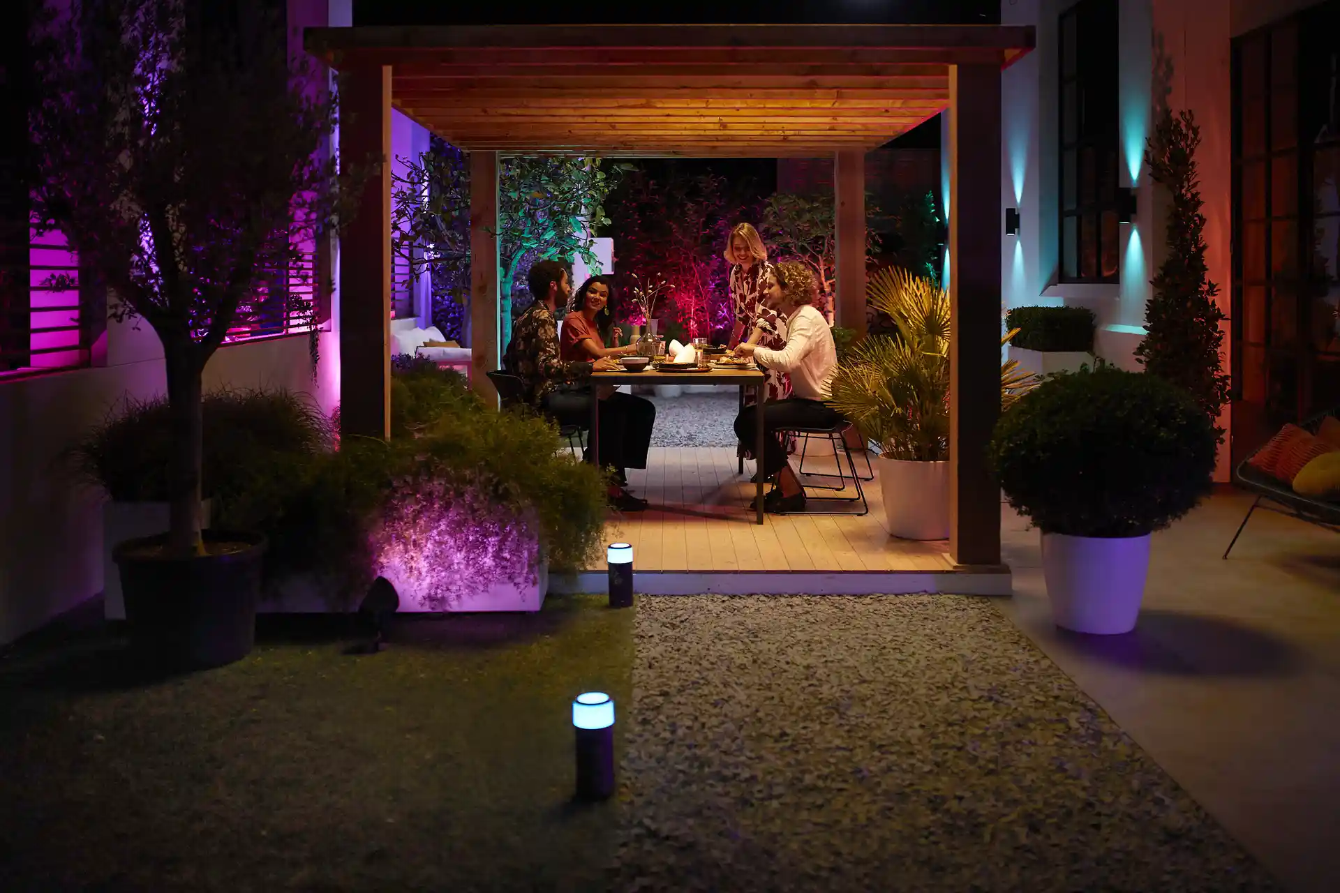 Philips Verlaengerungskabel Outdoor 2 5m schwarz Smart Home