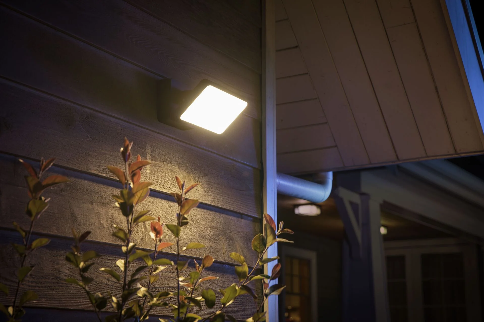 Philips Hue White Welcome Flutlicht schwarz 2300lm Leuchtmittel & Lampen