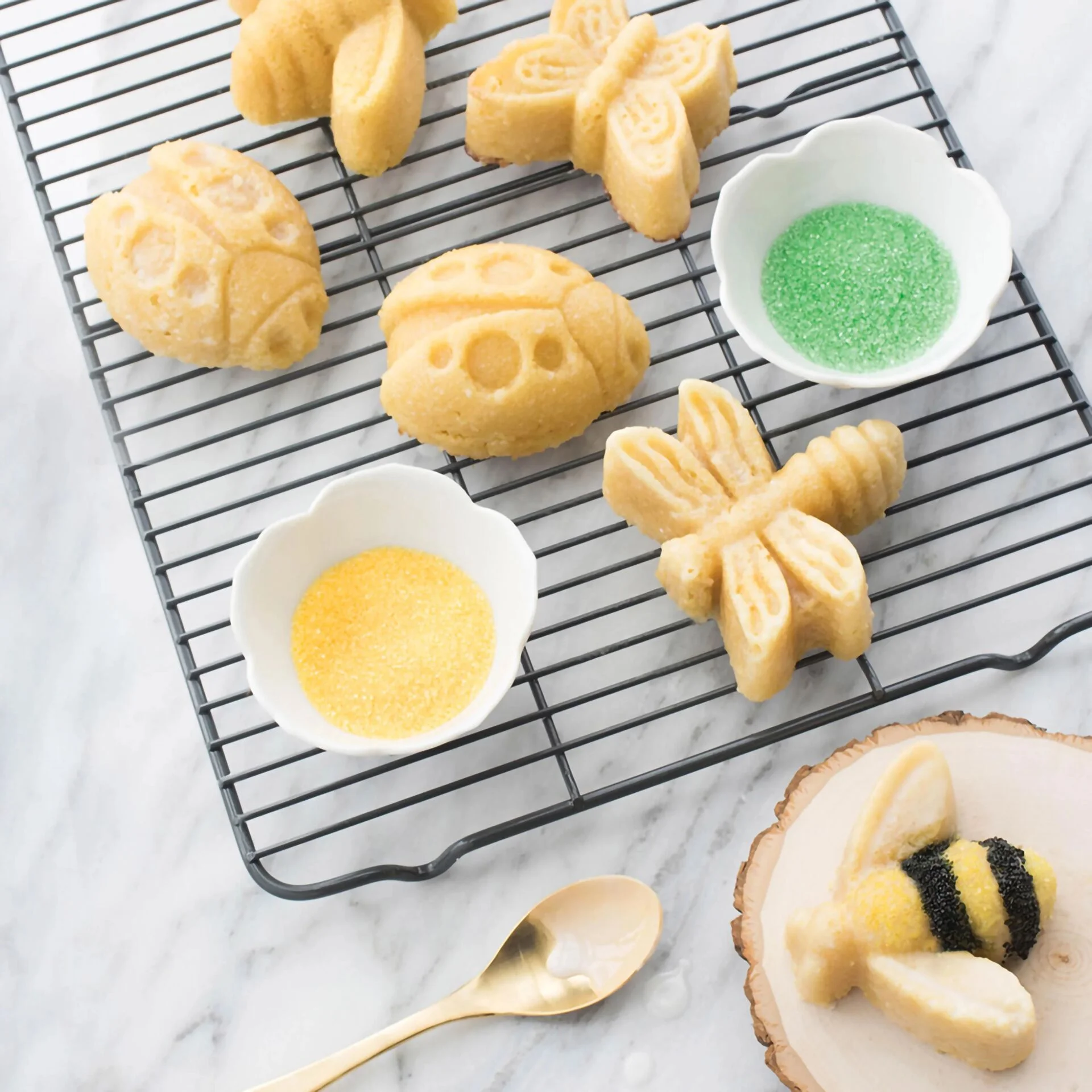 Nordic Ware  Backform Backyard Bugs Speisenzubereitung