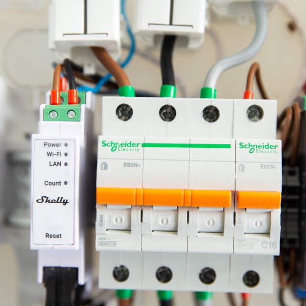 Shelly Relais Pro 3EM Stromzaehler 120A WLAN LAN   3x 120A Klemmen   DIN Rail   Messfunktion   Bluetooth Smart Home Zubehoer