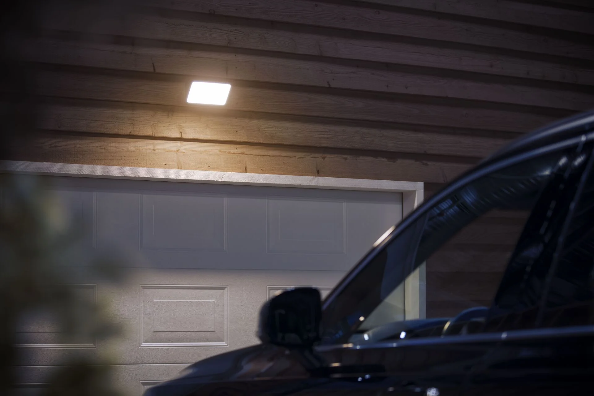 Philips Hue White Welcome Flutlicht schwarz 2300lm Leuchtmittel & Lampen